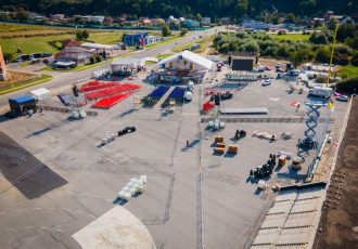 event navsteva papeza 2021 pódium